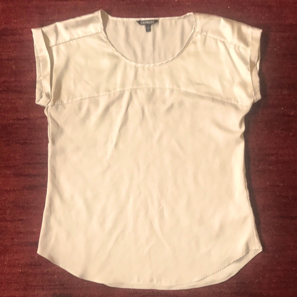 Express silk short sleeve. Size L